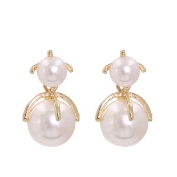 Jewelry - Elegant Pearl Earrings